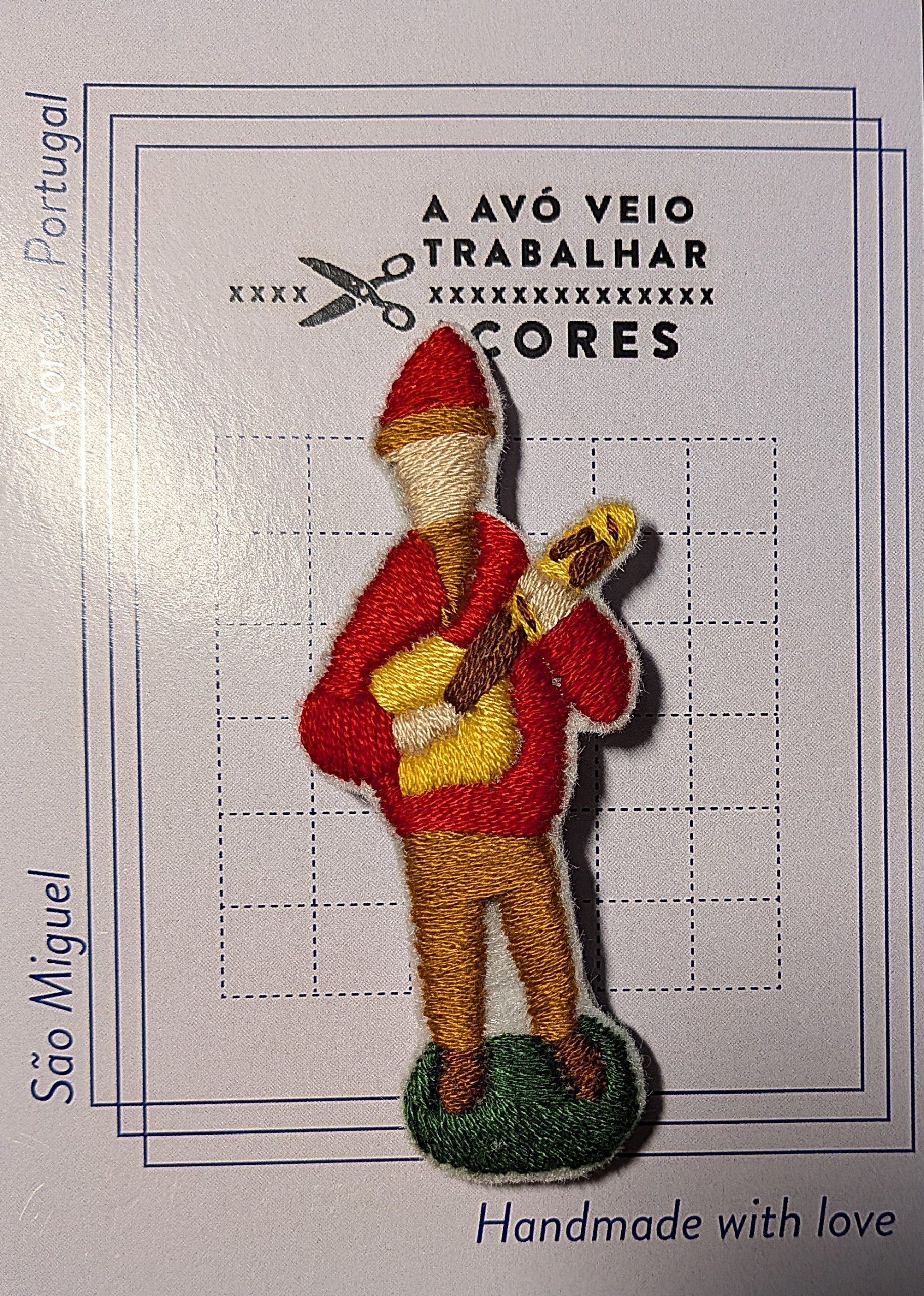 Alfinete bordado, tema Folião do Espírito anto