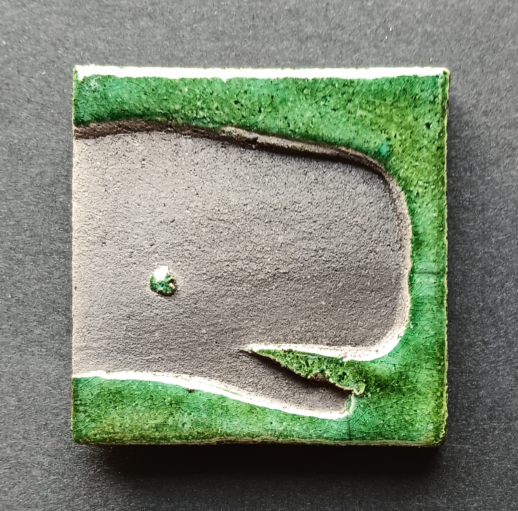 Iman cerâmica, cachalote verde