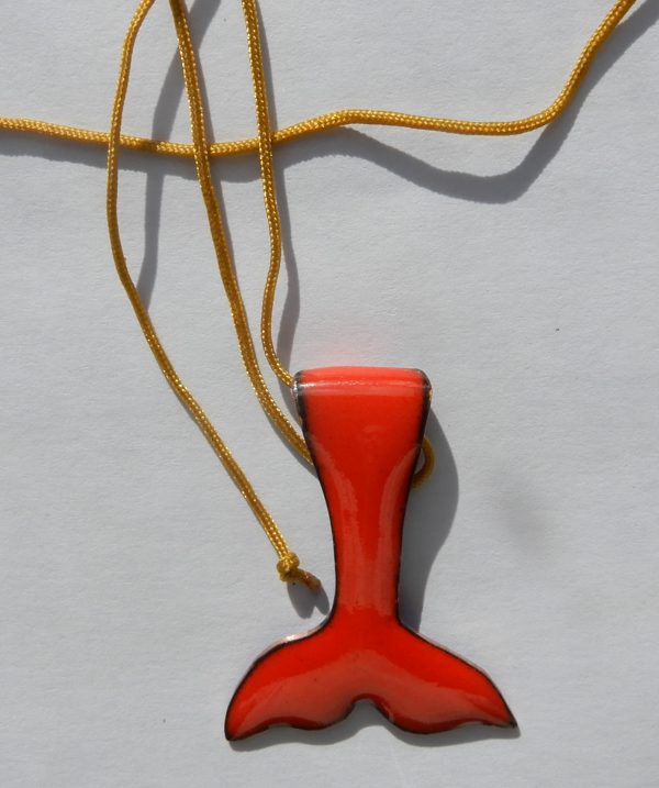 Fio com pendente cobre cauda vermelho