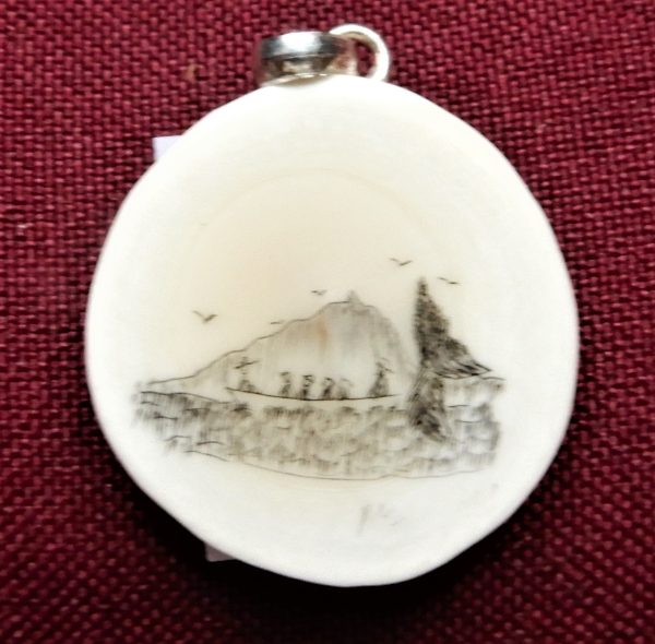 Pendente medalhão marfim