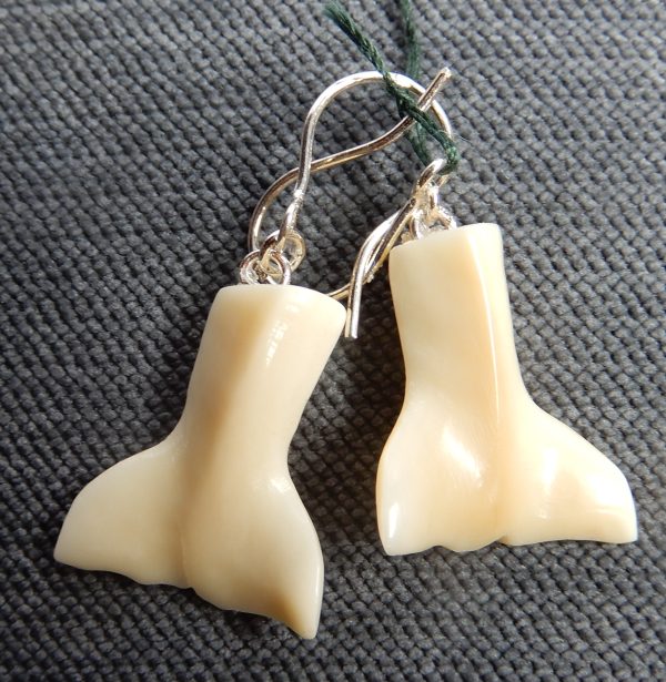 Brincos em marfim