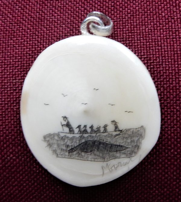 Pendente marfim c/scrimshaw