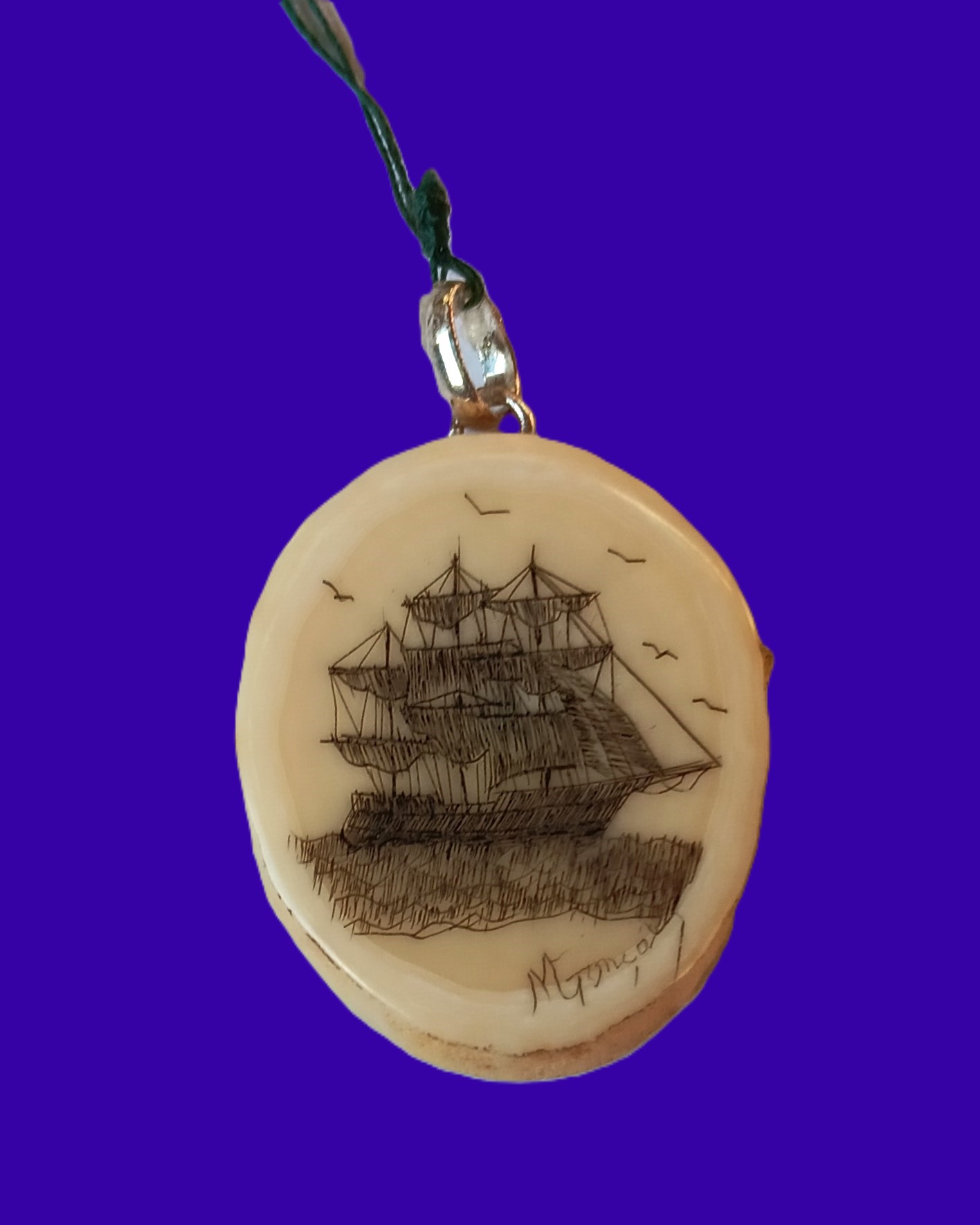 Pendente medalhão marfim de Cachalote