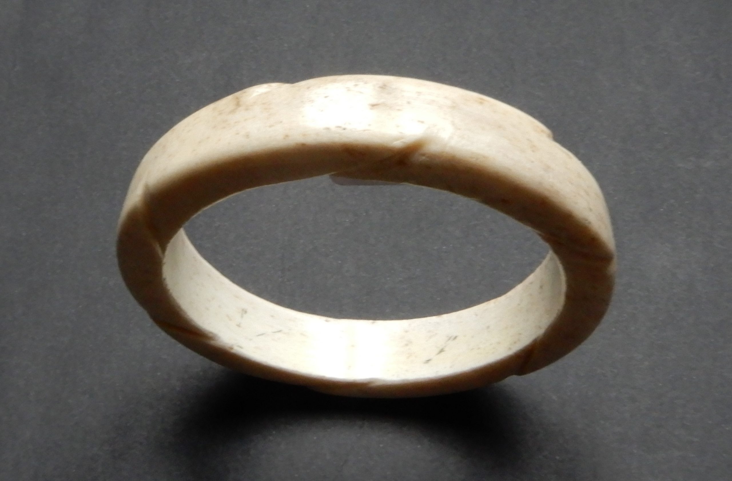 Pulseira em osso de baleia