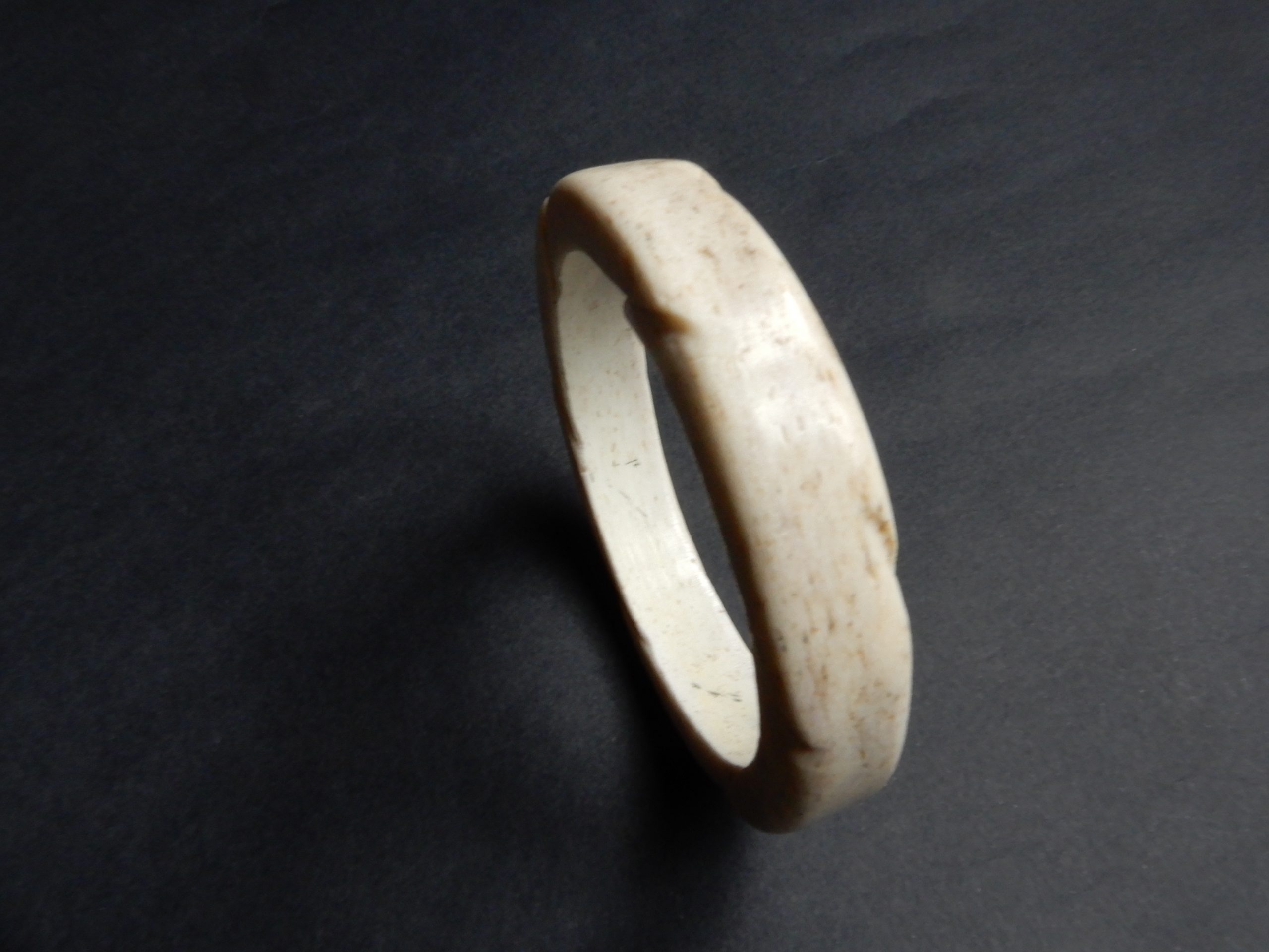Pulseira em osso de baleia