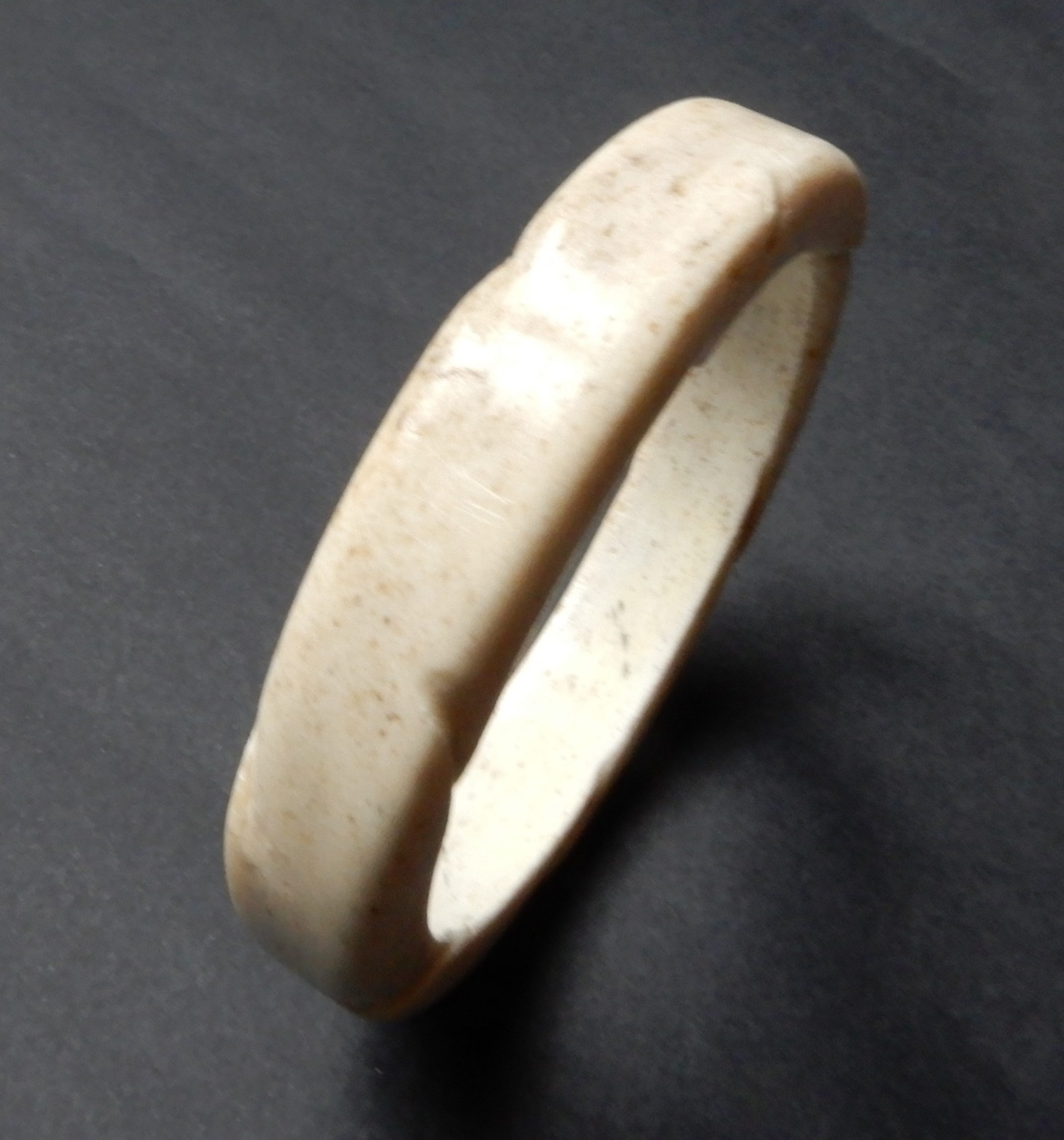 Pulseira em osso de baleia