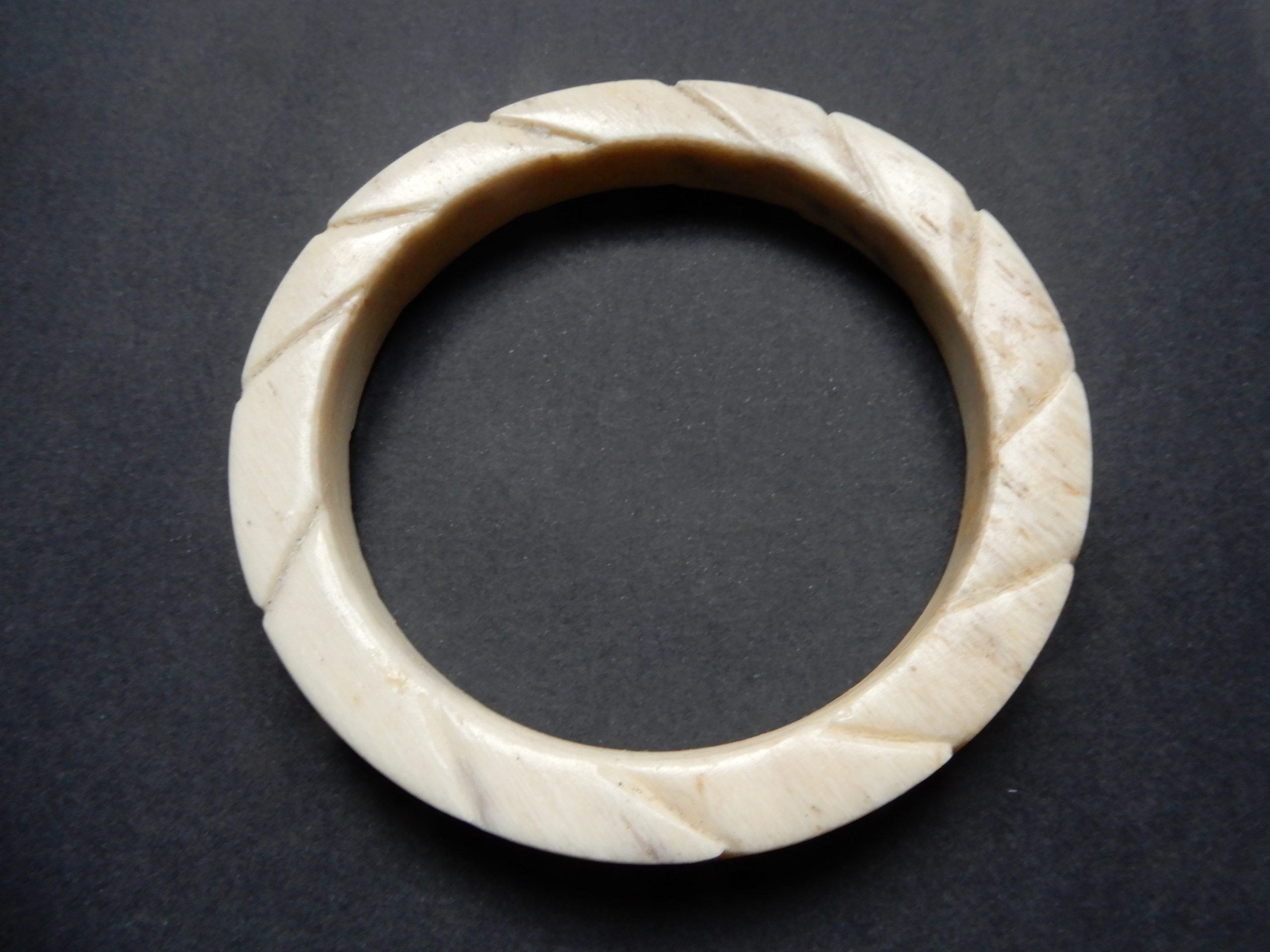 Pulseira em osso de baleia