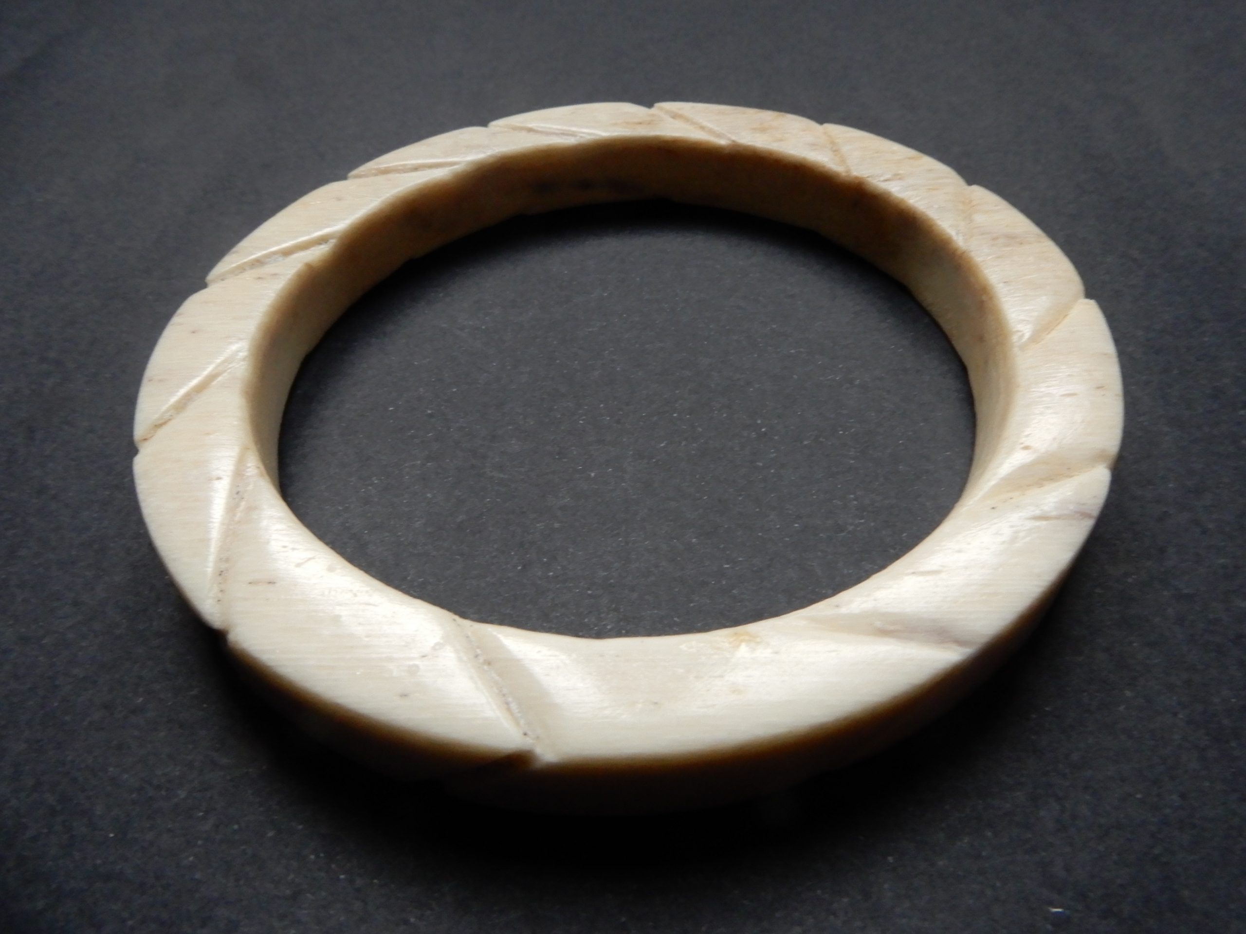 Pulseira em osso de baleia
